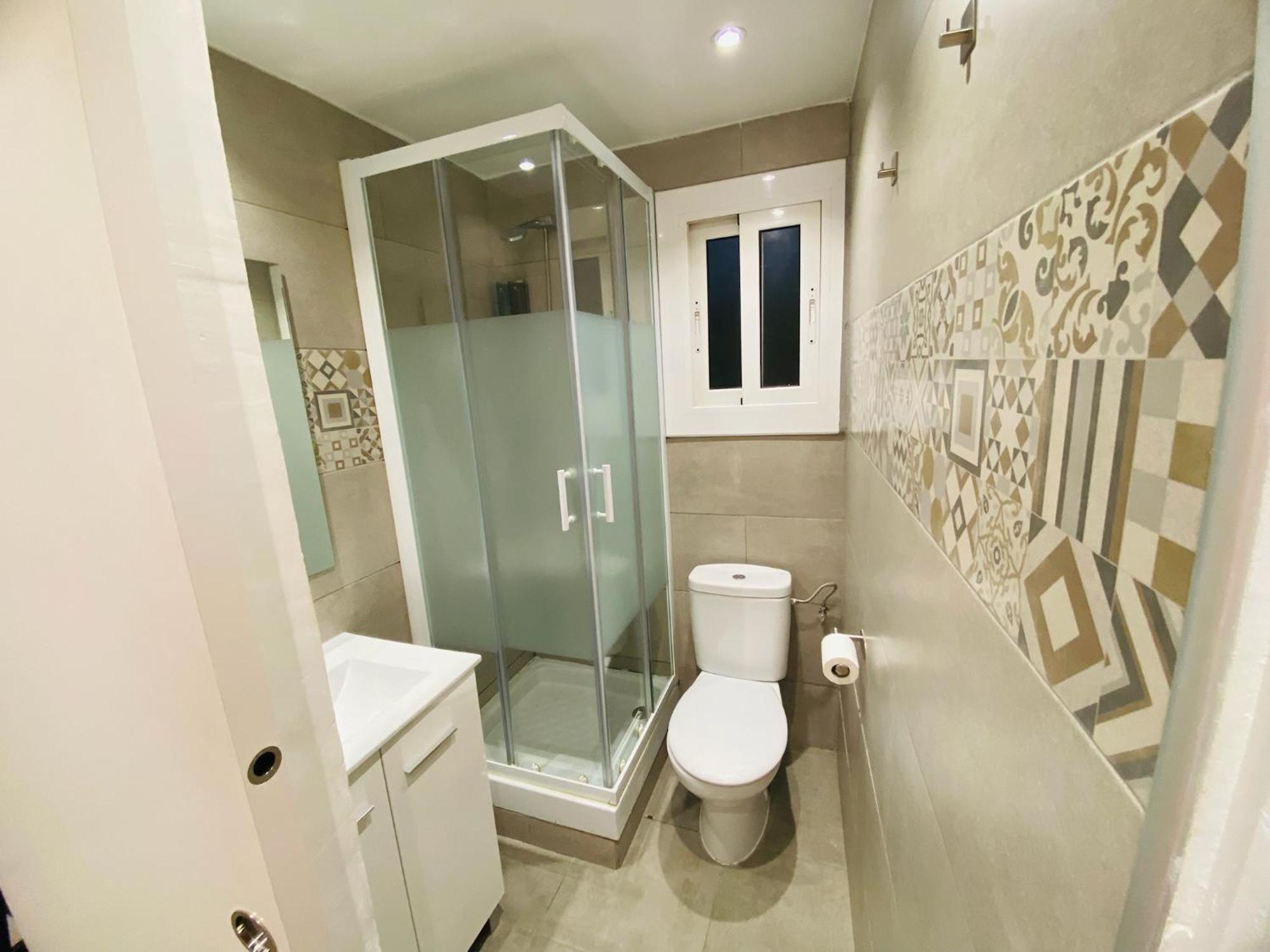הוספיטלט דה יוברגאט Apartamentos Con Bano Privado Frente Al Metro L5 Barcelona-Hospitalet מראה חיצוני תמונה