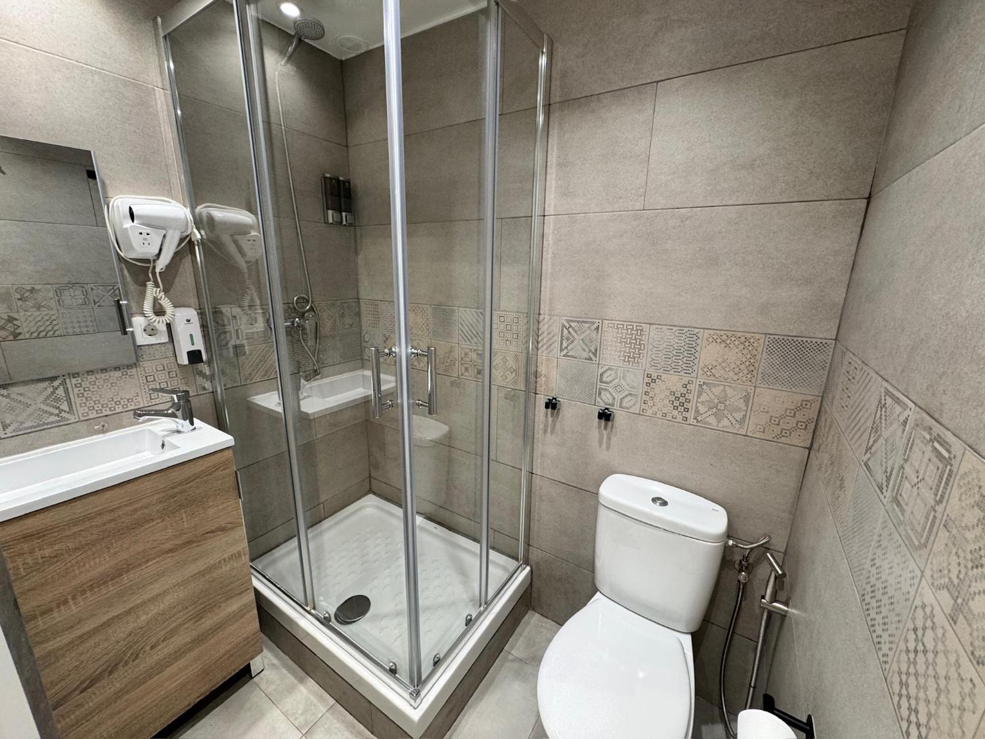 הוספיטלט דה יוברגאט Apartamentos Con Bano Privado Frente Al Metro L5 Barcelona-Hospitalet מראה חיצוני תמונה