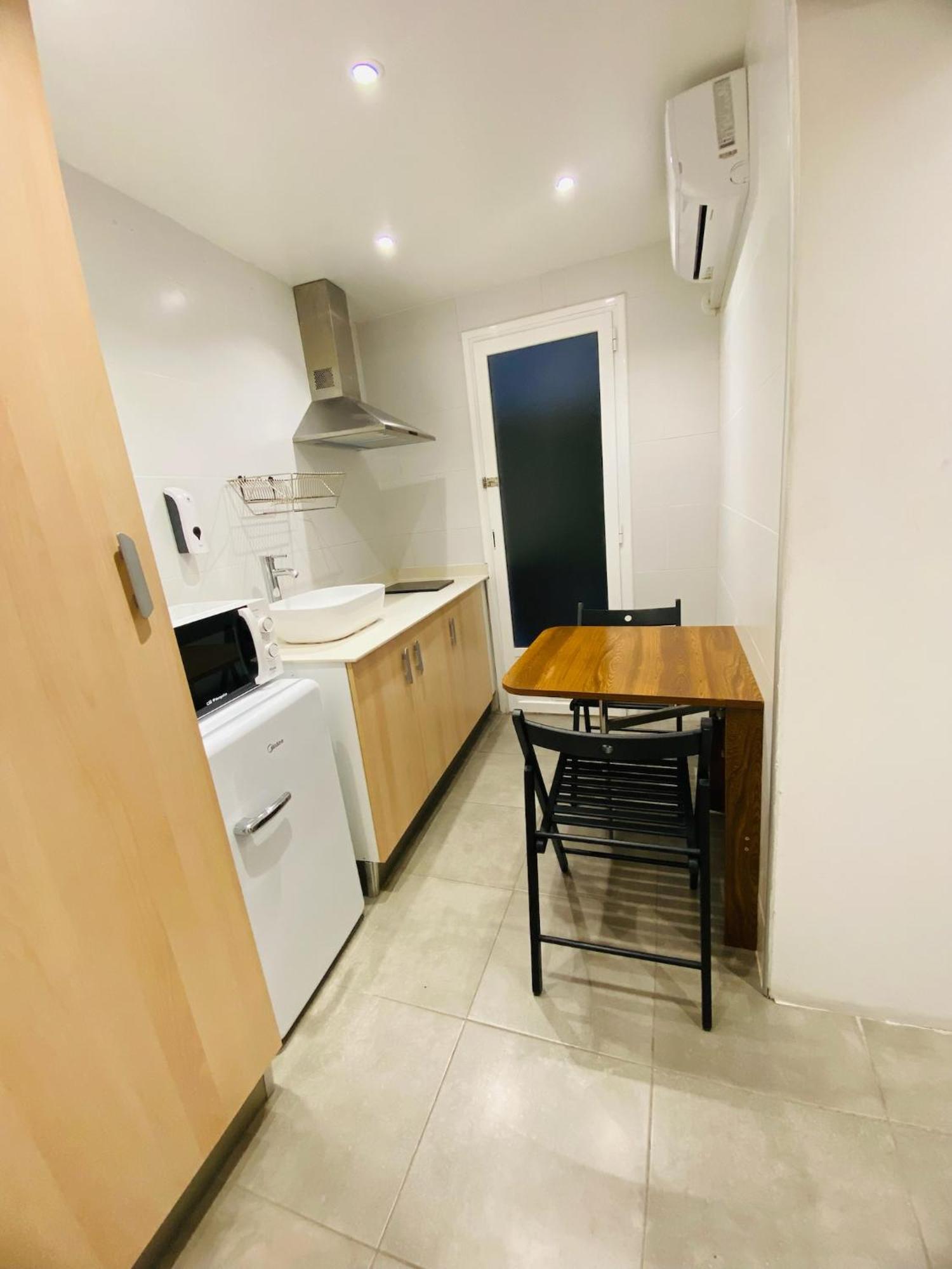 הוספיטלט דה יוברגאט Apartamentos Con Bano Privado Frente Al Metro L5 Barcelona-Hospitalet מראה חיצוני תמונה