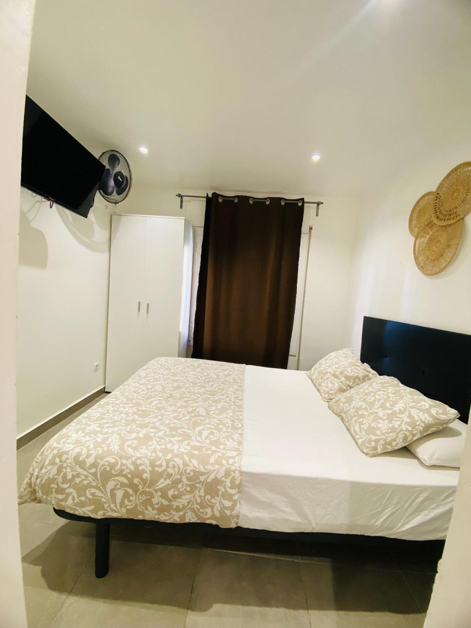 הוספיטלט דה יוברגאט Apartamentos Con Bano Privado Frente Al Metro L5 Barcelona-Hospitalet מראה חיצוני תמונה