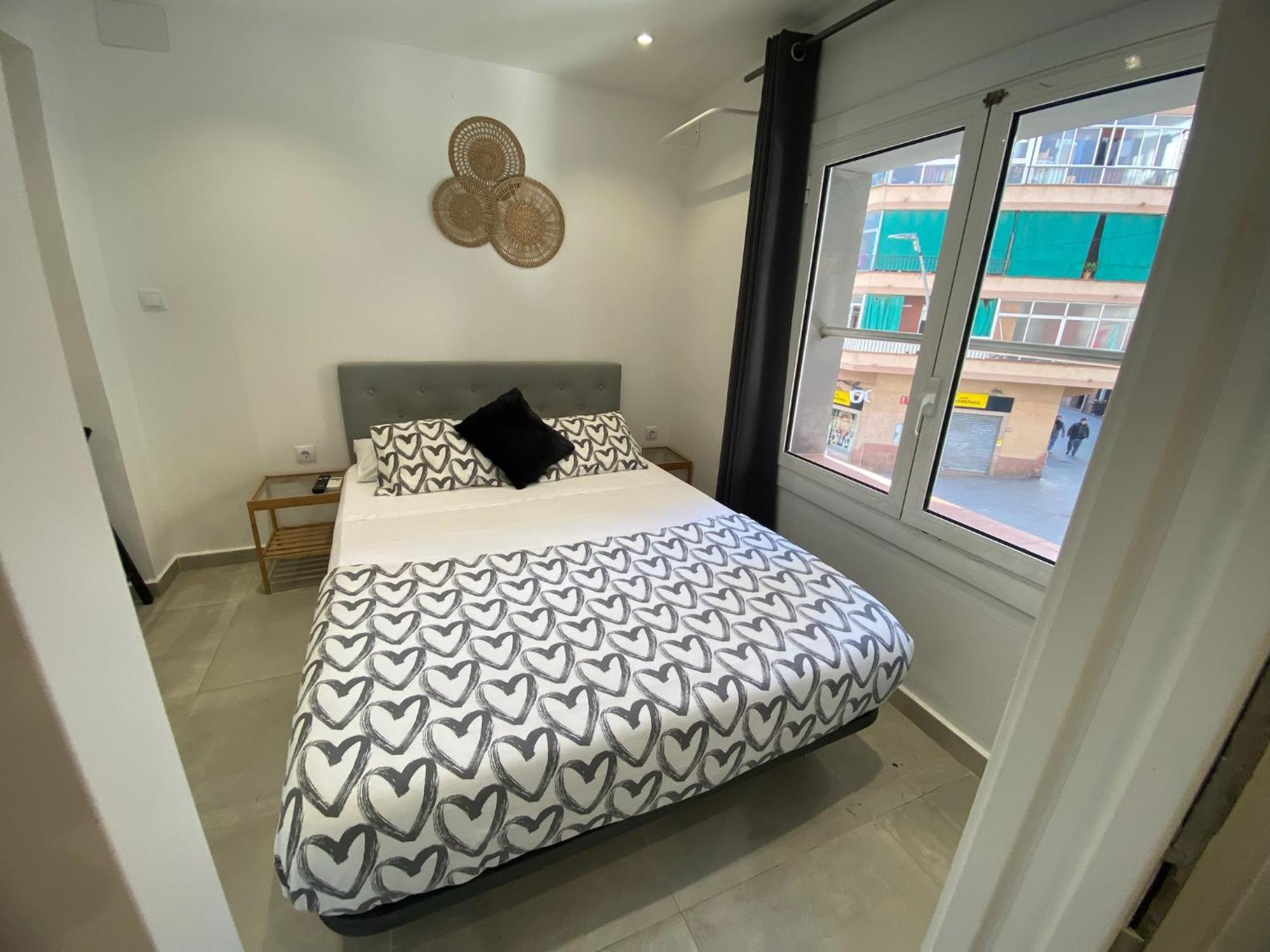 הוספיטלט דה יוברגאט Apartamentos Con Bano Privado Frente Al Metro L5 Barcelona-Hospitalet מראה חיצוני תמונה