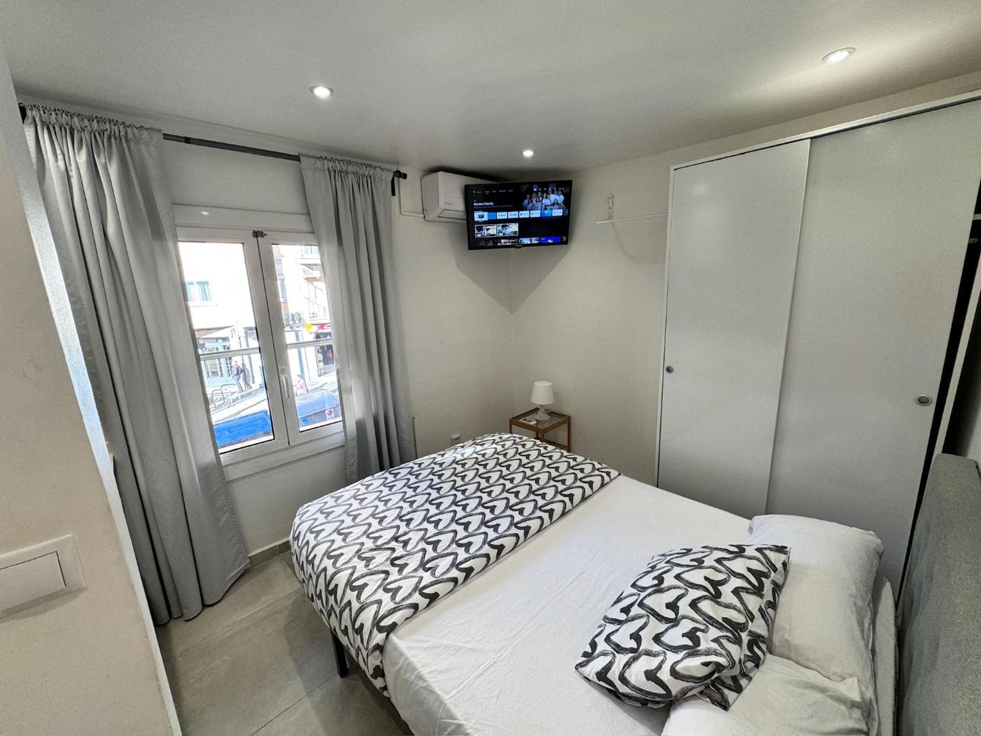 הוספיטלט דה יוברגאט Apartamentos Con Bano Privado Frente Al Metro L5 Barcelona-Hospitalet מראה חיצוני תמונה