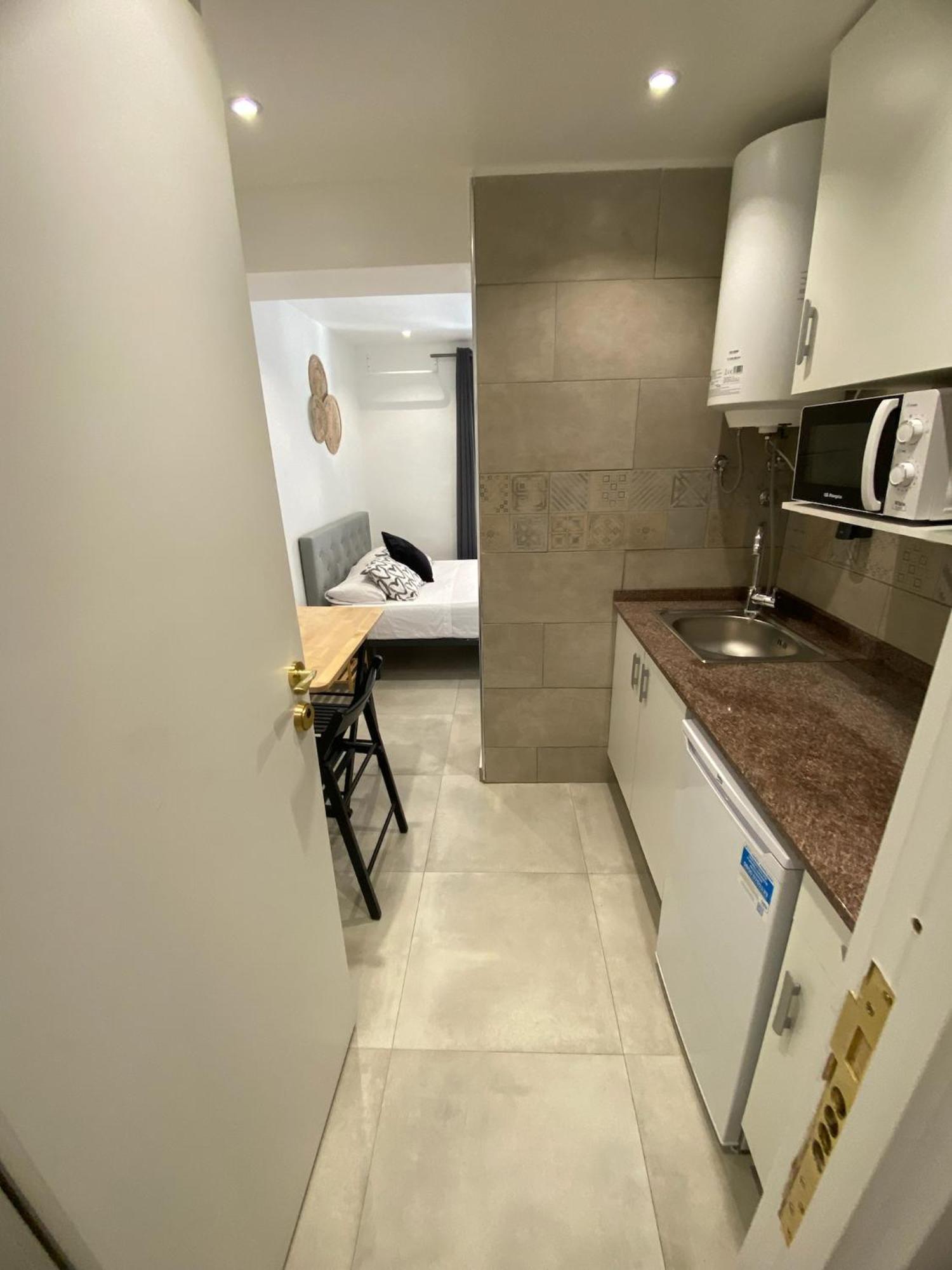 הוספיטלט דה יוברגאט Apartamentos Con Bano Privado Frente Al Metro L5 Barcelona-Hospitalet מראה חיצוני תמונה