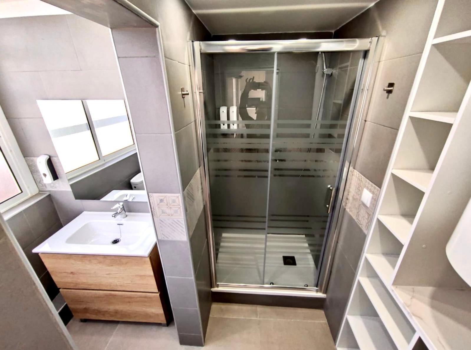 הוספיטלט דה יוברגאט Apartamentos Con Bano Privado Frente Al Metro L5 Barcelona-Hospitalet מראה חיצוני תמונה