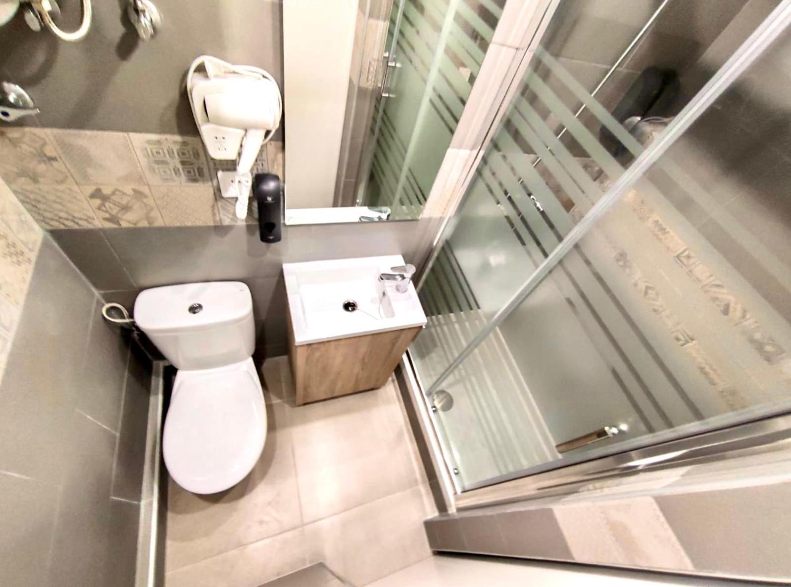 הוספיטלט דה יוברגאט Apartamentos Con Bano Privado Frente Al Metro L5 Barcelona-Hospitalet מראה חיצוני תמונה