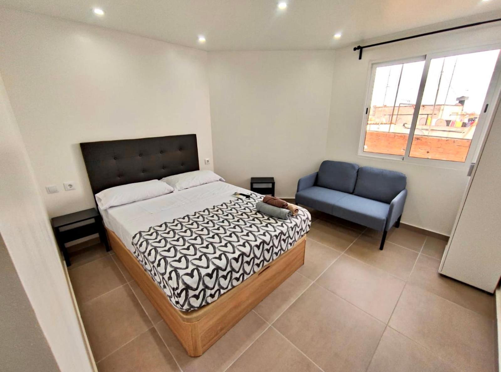 הוספיטלט דה יוברגאט Apartamentos Con Bano Privado Frente Al Metro L5 Barcelona-Hospitalet מראה חיצוני תמונה
