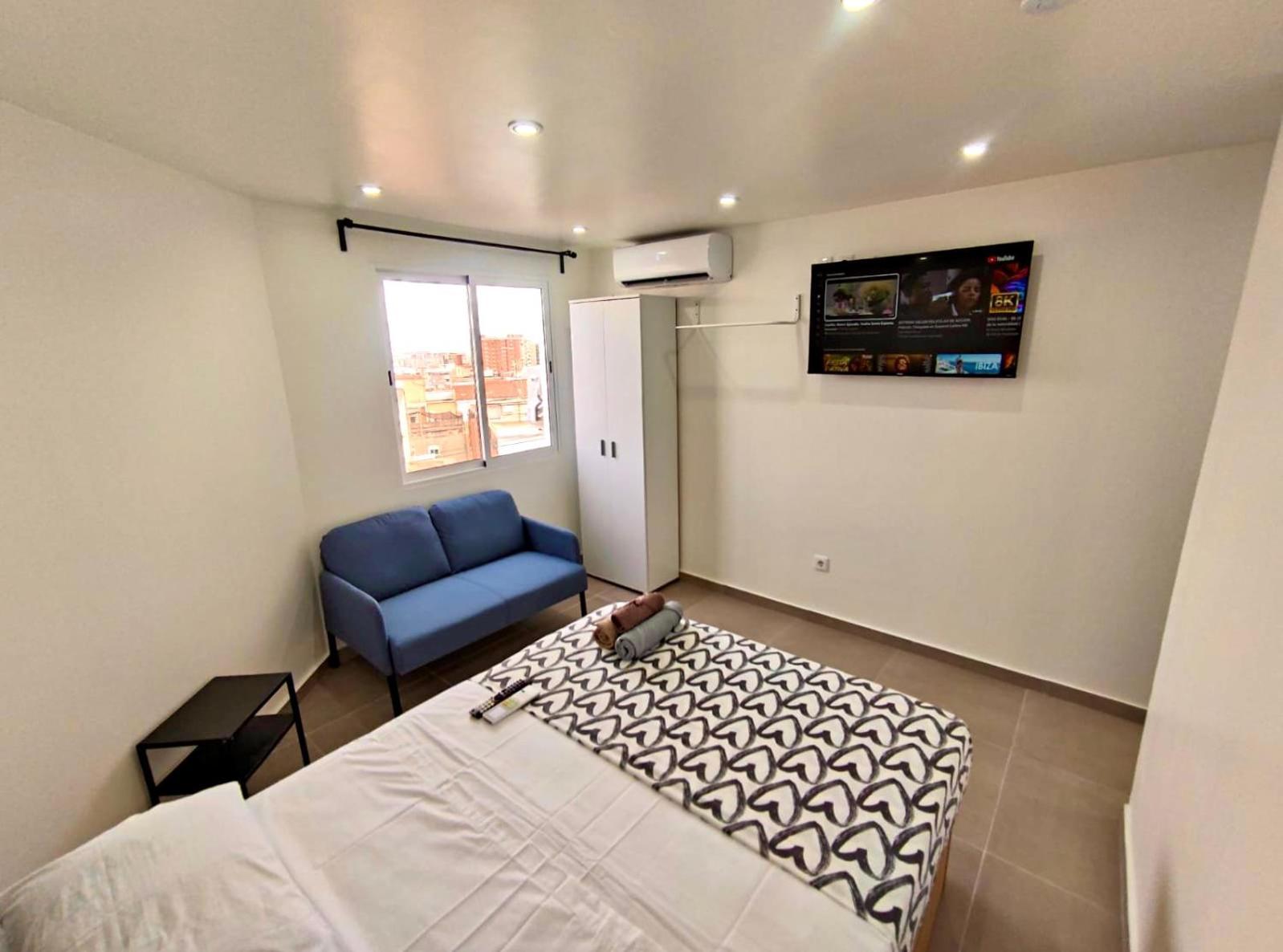 הוספיטלט דה יוברגאט Apartamentos Con Bano Privado Frente Al Metro L5 Barcelona-Hospitalet מראה חיצוני תמונה