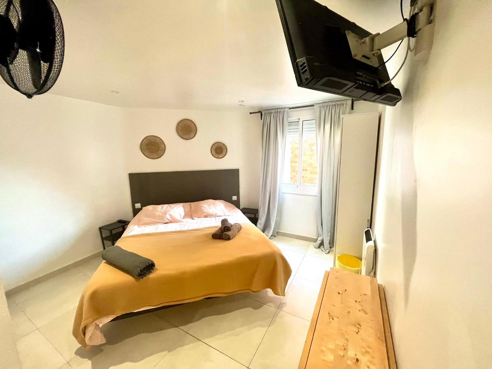 הוספיטלט דה יוברגאט Apartamentos Con Bano Privado Frente Al Metro L5 Barcelona-Hospitalet מראה חיצוני תמונה