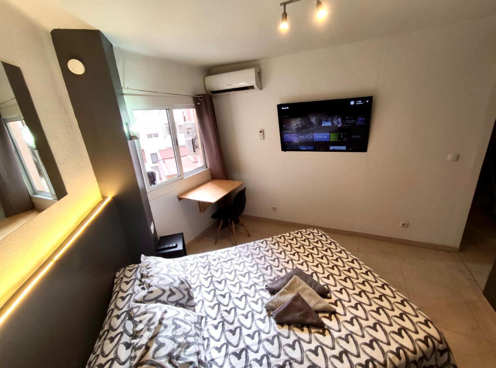 הוספיטלט דה יוברגאט Apartamentos Con Bano Privado Frente Al Metro L5 Barcelona-Hospitalet מראה חיצוני תמונה